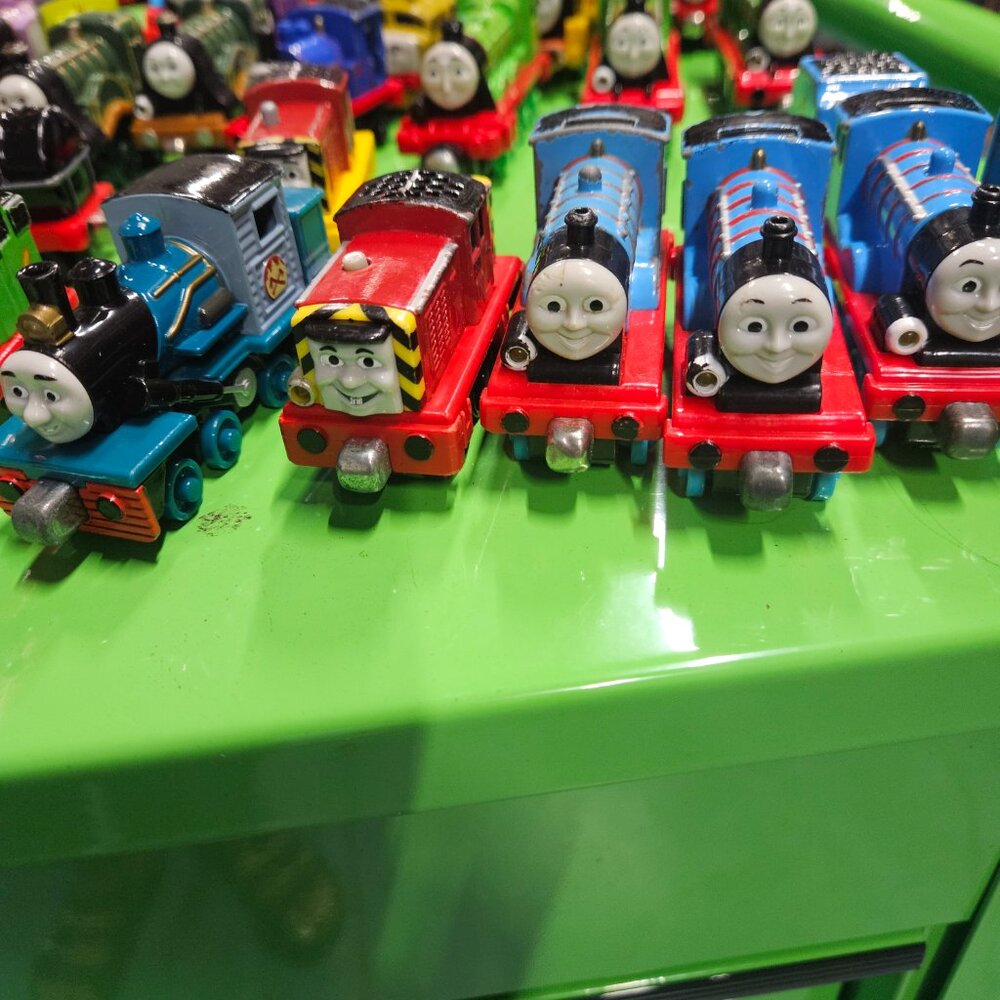 HUGE LOT of 77 Thomas and Friends Trains - Picture 15 of 16
